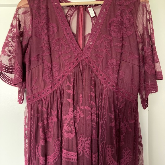 SOLD - Pinkblush lace overlay maternity maxi dress - Picture 4 of 4